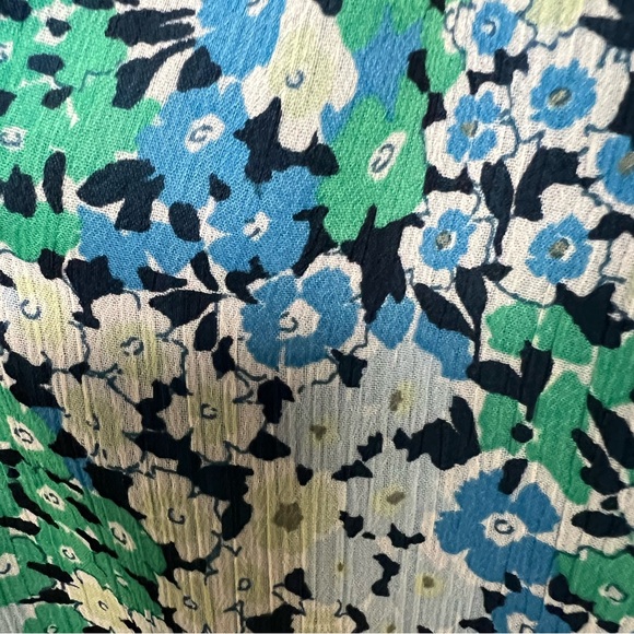 LOFT LIGHT BLUE/GREEN/BLACK FLORAL RUFFLED SLEEVES, SIZE MEDIUM V NECK - Picture 13 of 14